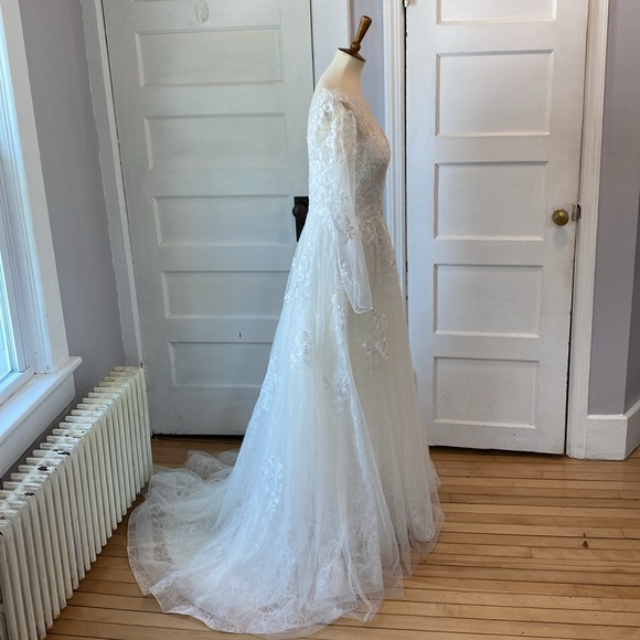 NWT Oleg Cassini High Neck Long Sleeve Illusion Neckline Wedding Dress, Size 12 - Picture 8 of 17